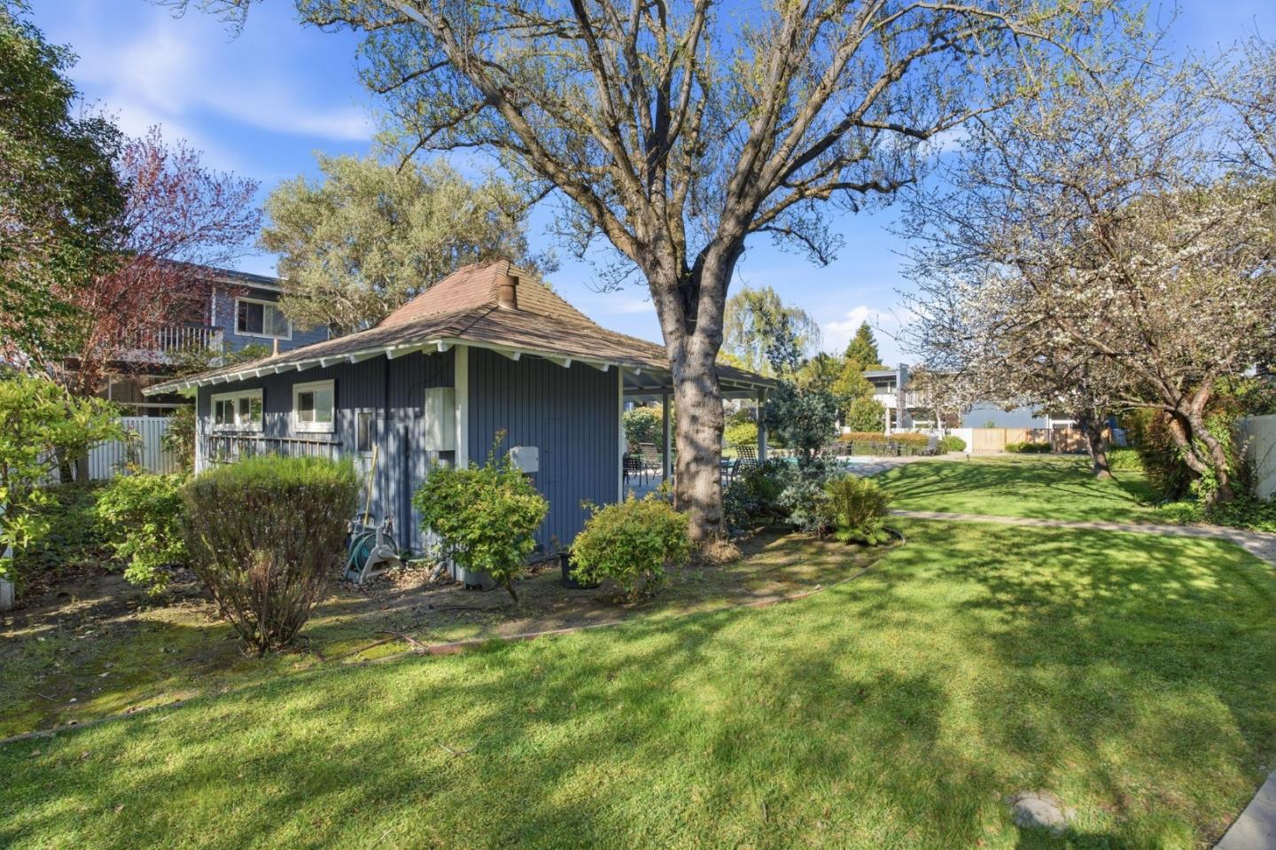 Detail Gallery Image 61 of 67 For 315 Carlos Ave, Redwood City,  CA 94061 - 3 Beds | 2/1 Baths