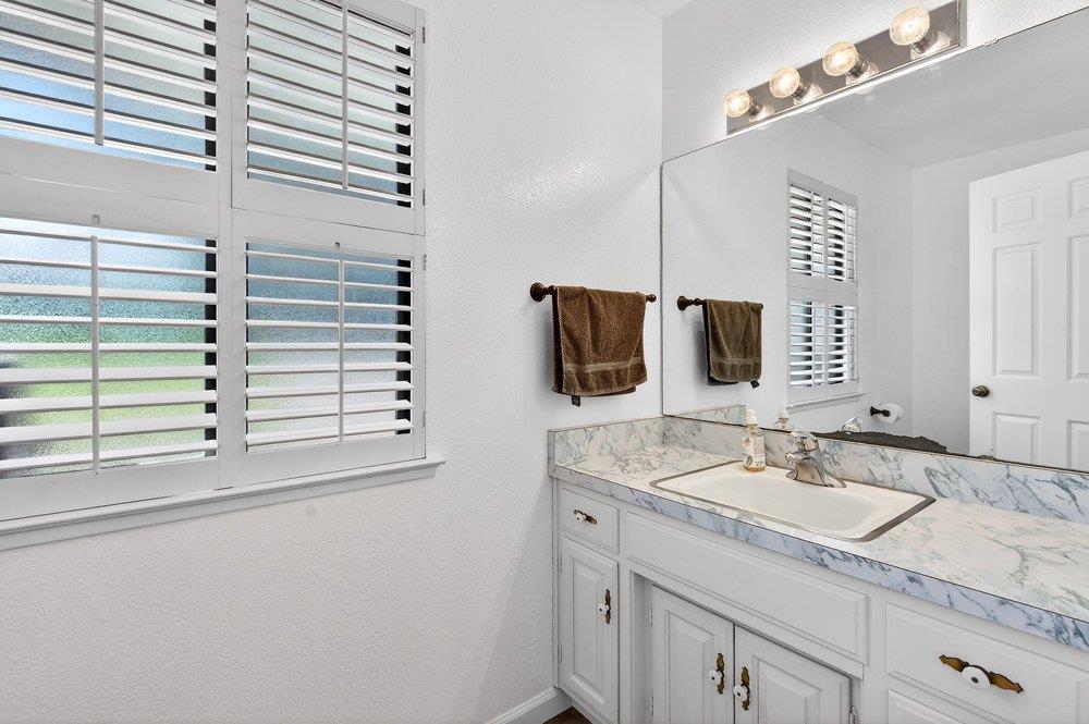 Detail Gallery Image 16 of 75 For 913 Ridgemark Dr, Hollister,  CA 95023 - 3 Beds | 2/1 Baths