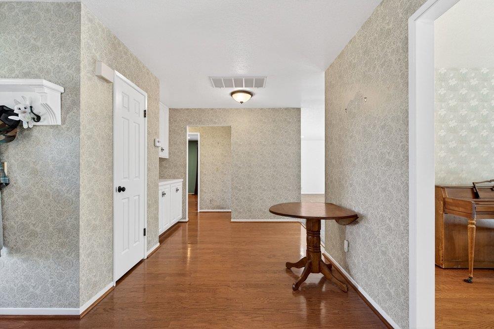 Detail Gallery Image 22 of 75 For 913 Ridgemark Dr, Hollister,  CA 95023 - 3 Beds | 2/1 Baths