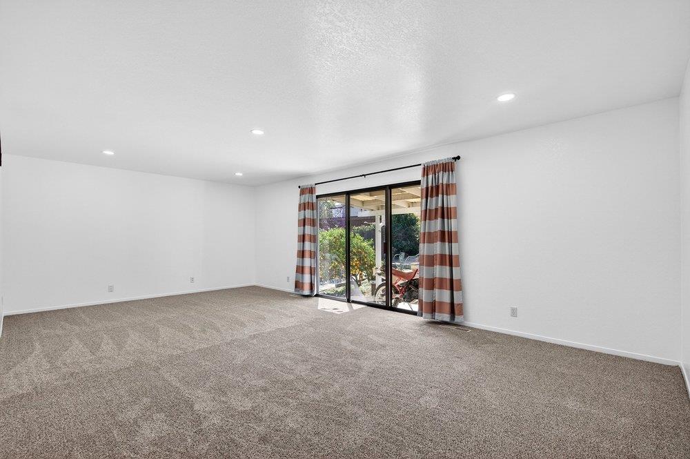 Detail Gallery Image 23 of 75 For 913 Ridgemark Dr, Hollister,  CA 95023 - 3 Beds | 2/1 Baths