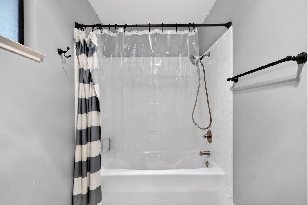 Detail Gallery Image 36 of 75 For 913 Ridgemark Dr, Hollister,  CA 95023 - 3 Beds | 2/1 Baths