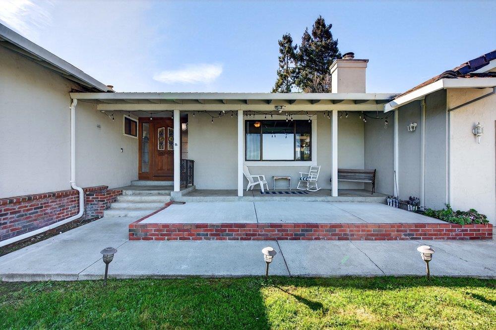 Detail Gallery Image 4 of 75 For 913 Ridgemark Dr, Hollister,  CA 95023 - 3 Beds | 2/1 Baths