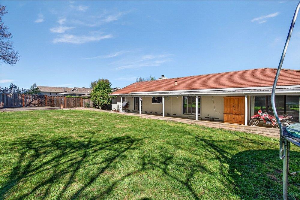 Detail Gallery Image 44 of 75 For 913 Ridgemark Dr, Hollister,  CA 95023 - 3 Beds | 2/1 Baths