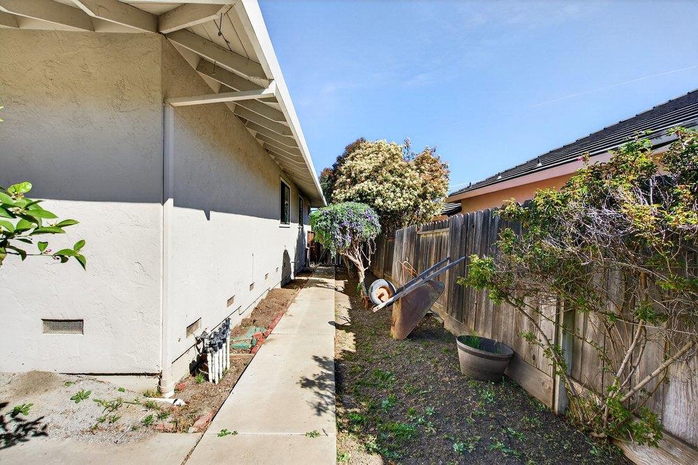 Detail Gallery Image 46 of 75 For 913 Ridgemark Dr, Hollister,  CA 95023 - 3 Beds | 2/1 Baths