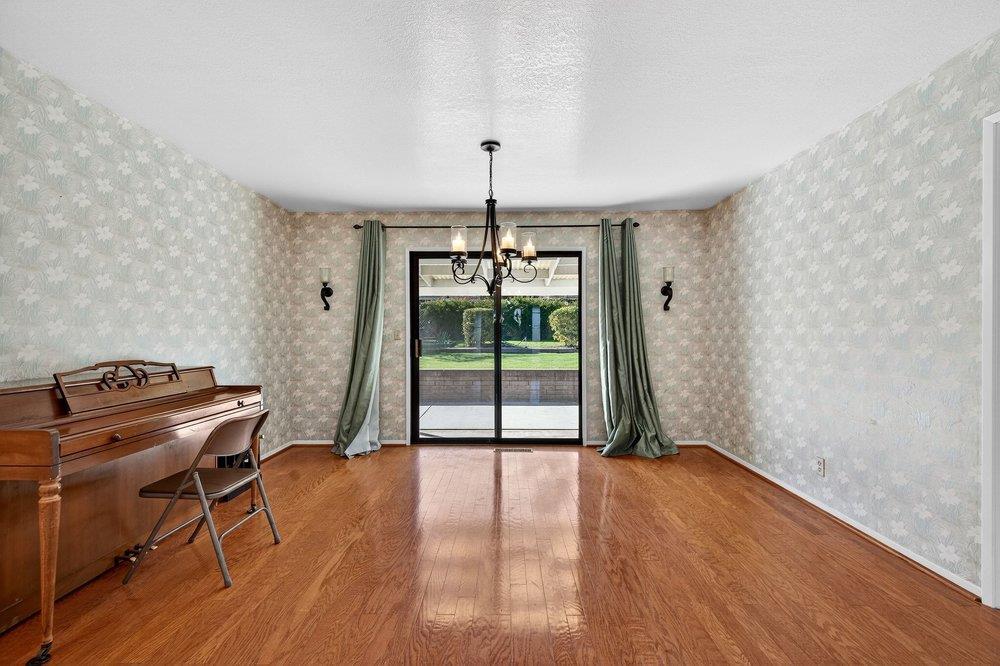 Detail Gallery Image 8 of 75 For 913 Ridgemark Dr, Hollister,  CA 95023 - 3 Beds | 2/1 Baths