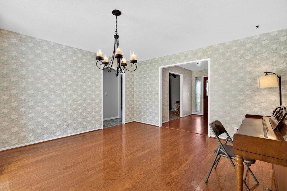 Detail Gallery Image 9 of 75 For 913 Ridgemark Dr, Hollister,  CA 95023 - 3 Beds | 2/1 Baths