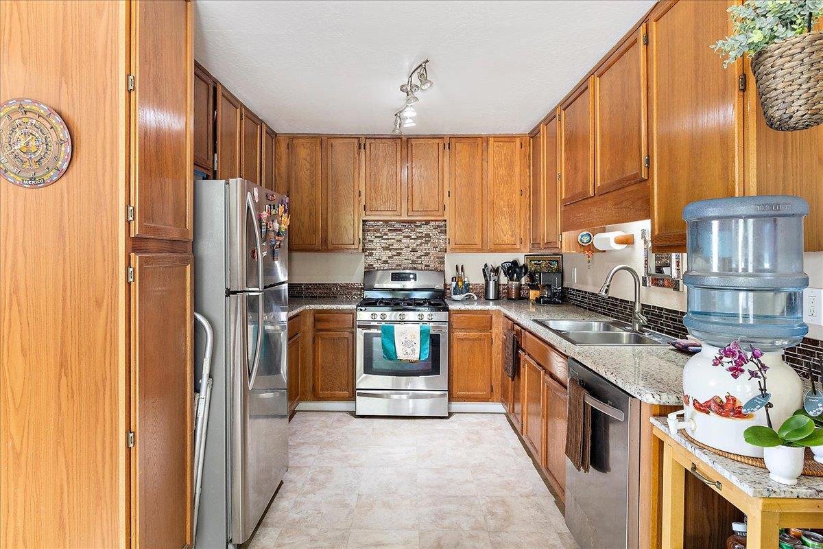 Detail Gallery Image 10 of 25 For 201 Silver Leaf Dr a,  Watsonville,  CA 95076 - 2 Beds | 1/1 Baths