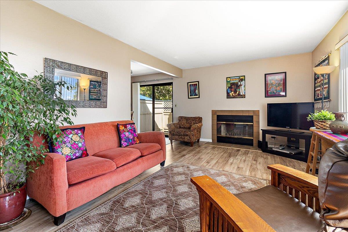 Detail Gallery Image 5 of 25 For 201 Silver Leaf Dr a,  Watsonville,  CA 95076 - 2 Beds | 1/1 Baths