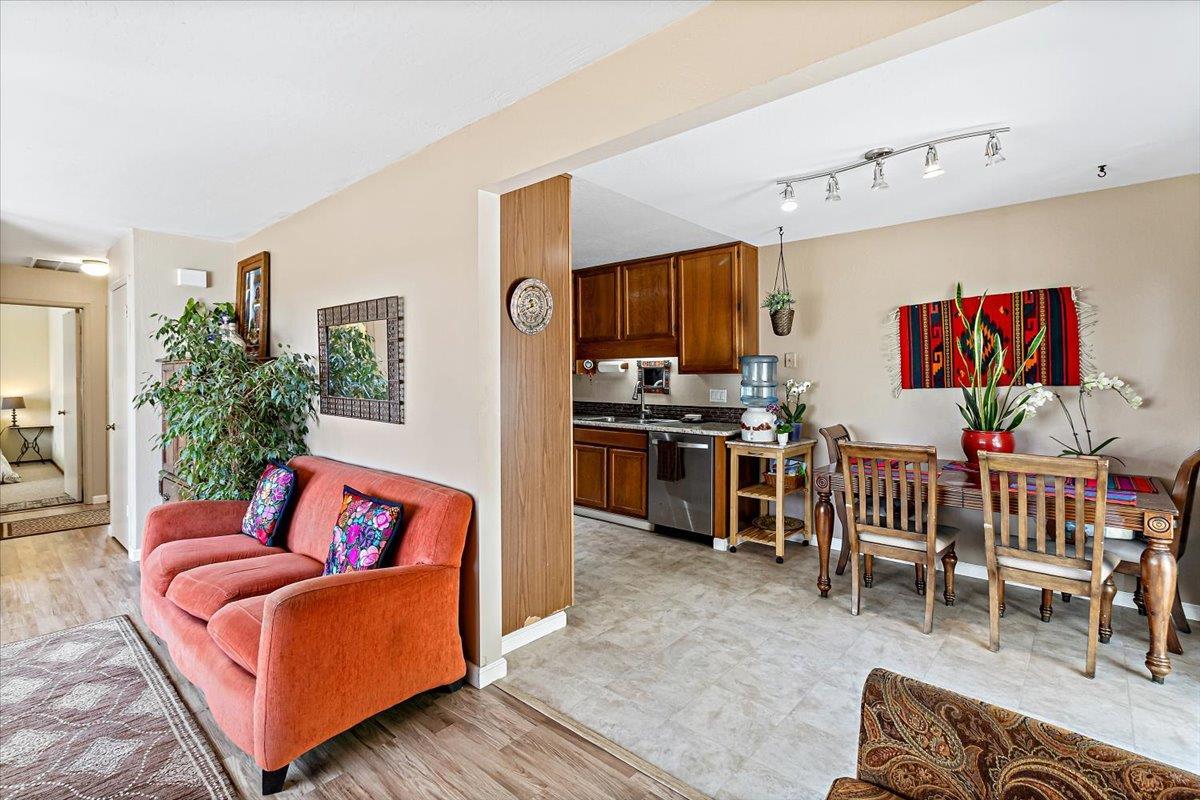 Detail Gallery Image 8 of 25 For 201 Silver Leaf Dr a,  Watsonville,  CA 95076 - 2 Beds | 1/1 Baths