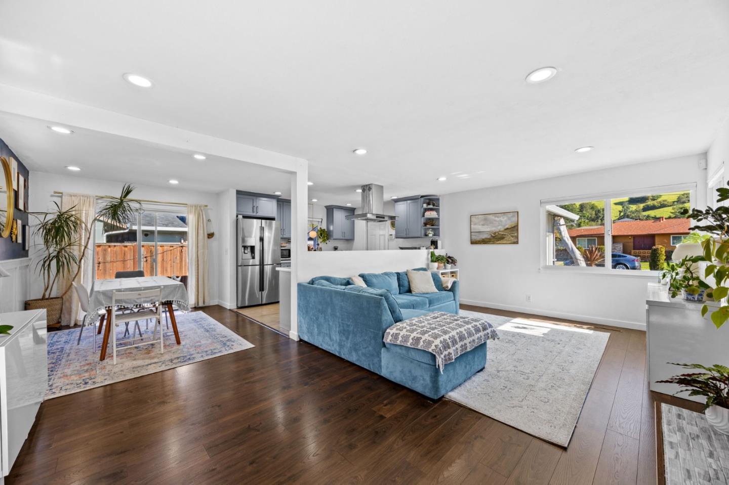 Detail Gallery Image 4 of 28 For 31355 Hugh Way, Hayward,  CA 94544 - 3 Beds | 2 Baths