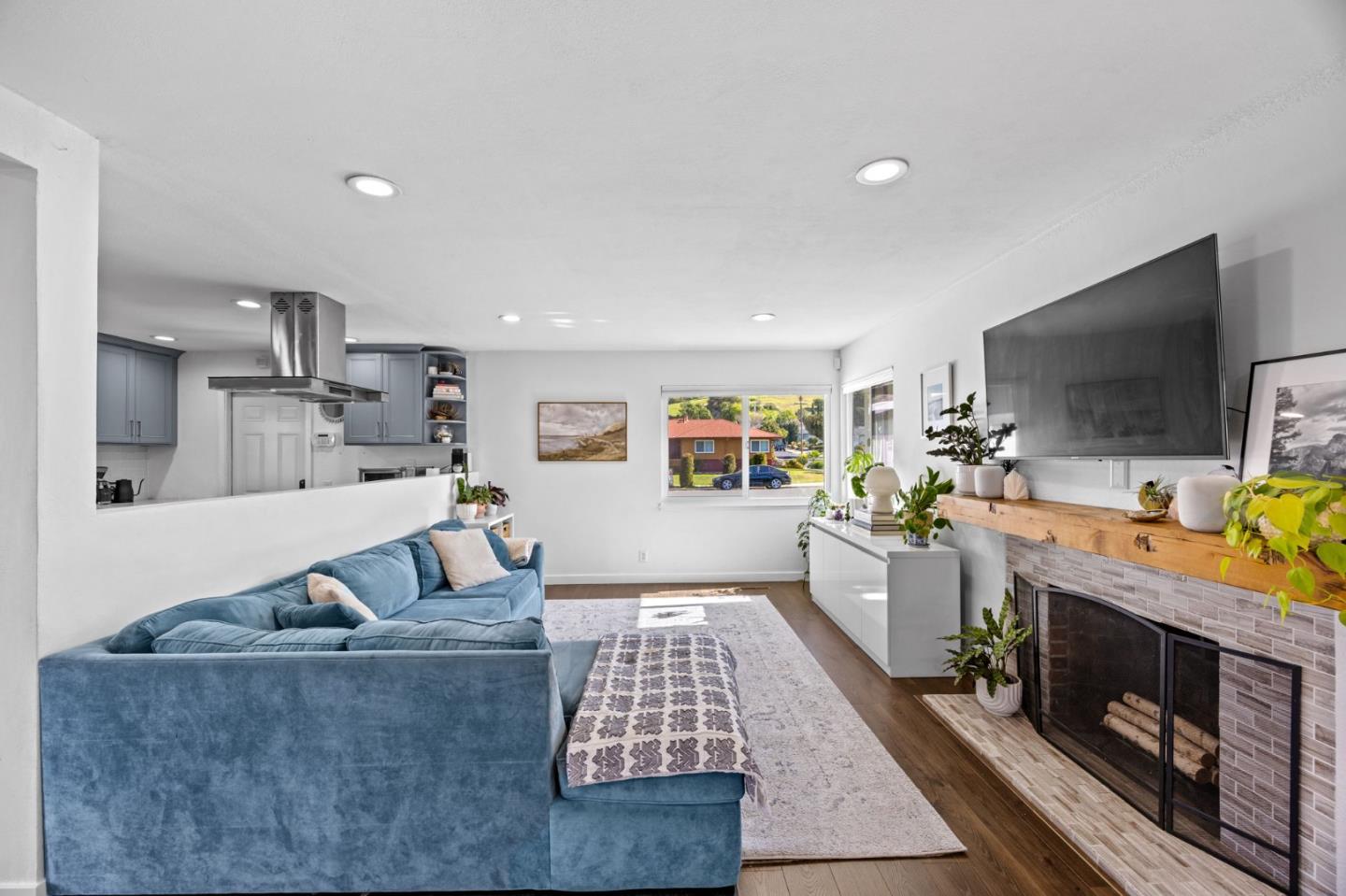 Detail Gallery Image 5 of 28 For 31355 Hugh Way, Hayward,  CA 94544 - 3 Beds | 2 Baths