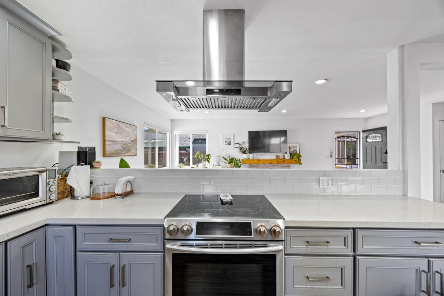 Detail Gallery Image 7 of 28 For 31355 Hugh Way, Hayward,  CA 94544 - 3 Beds | 2 Baths