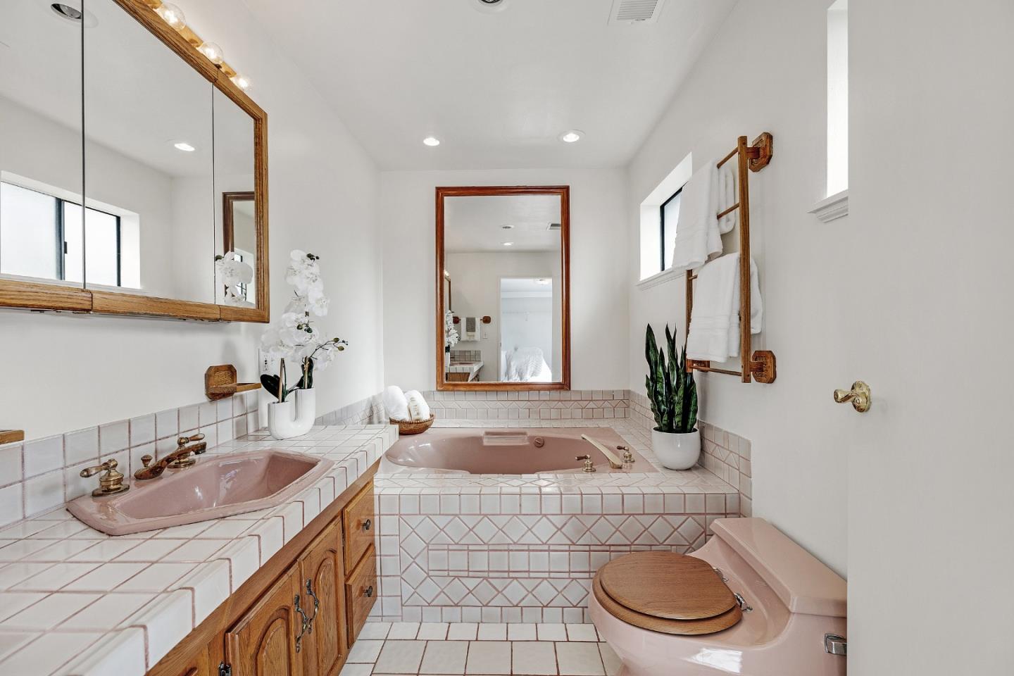 Detail Gallery Image 12 of 22 For 817 Circle Ct, South San Francisco,  CA 94080 - 4 Beds | 1 Baths