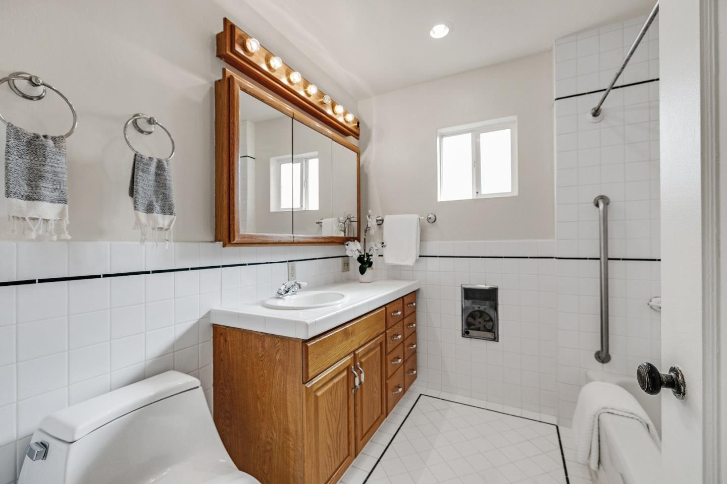 Detail Gallery Image 13 of 22 For 817 Circle Ct, South San Francisco,  CA 94080 - 4 Beds | 1 Baths
