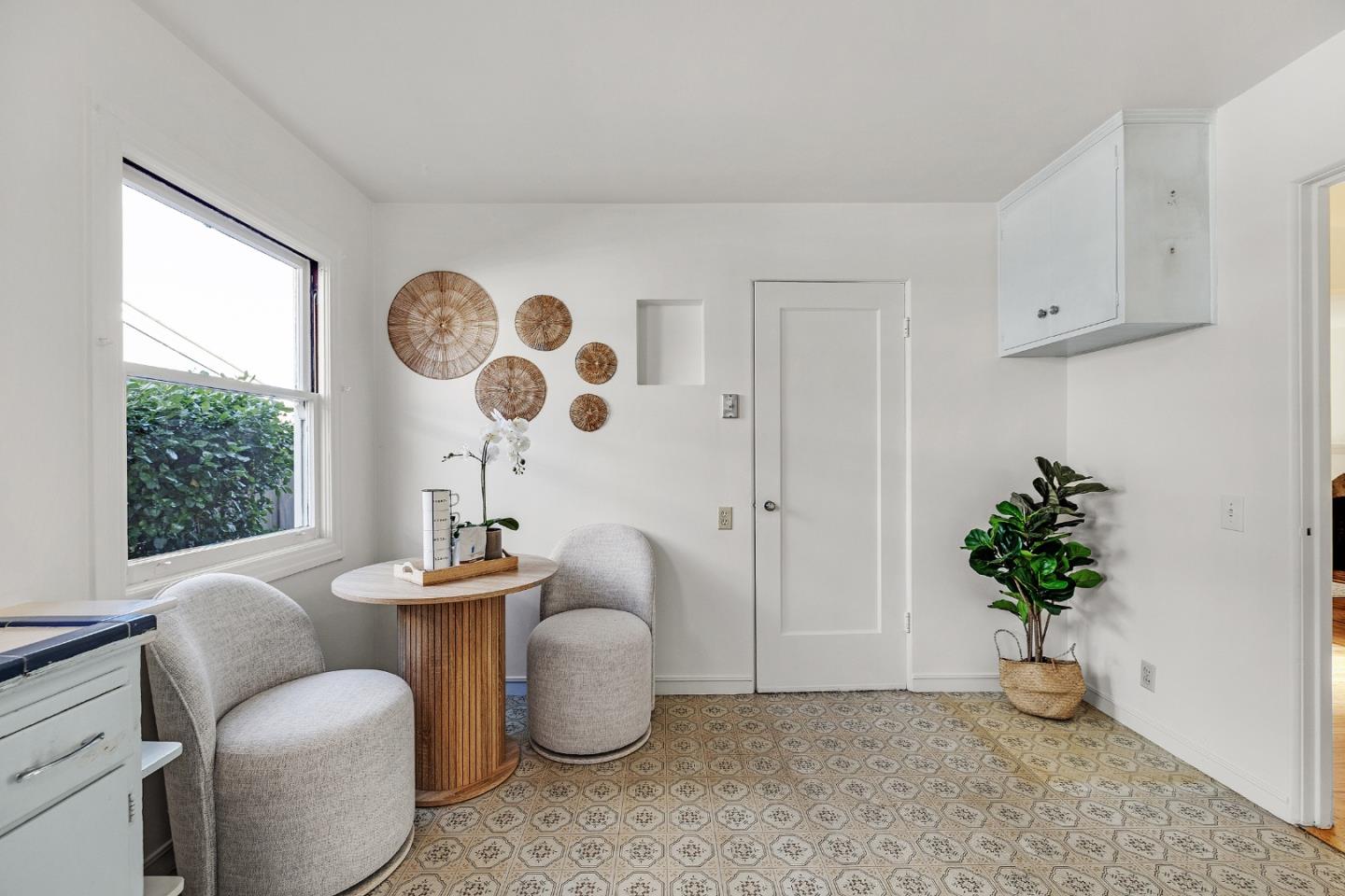 Detail Gallery Image 5 of 22 For 817 Circle Ct, South San Francisco,  CA 94080 - 4 Beds | 1 Baths