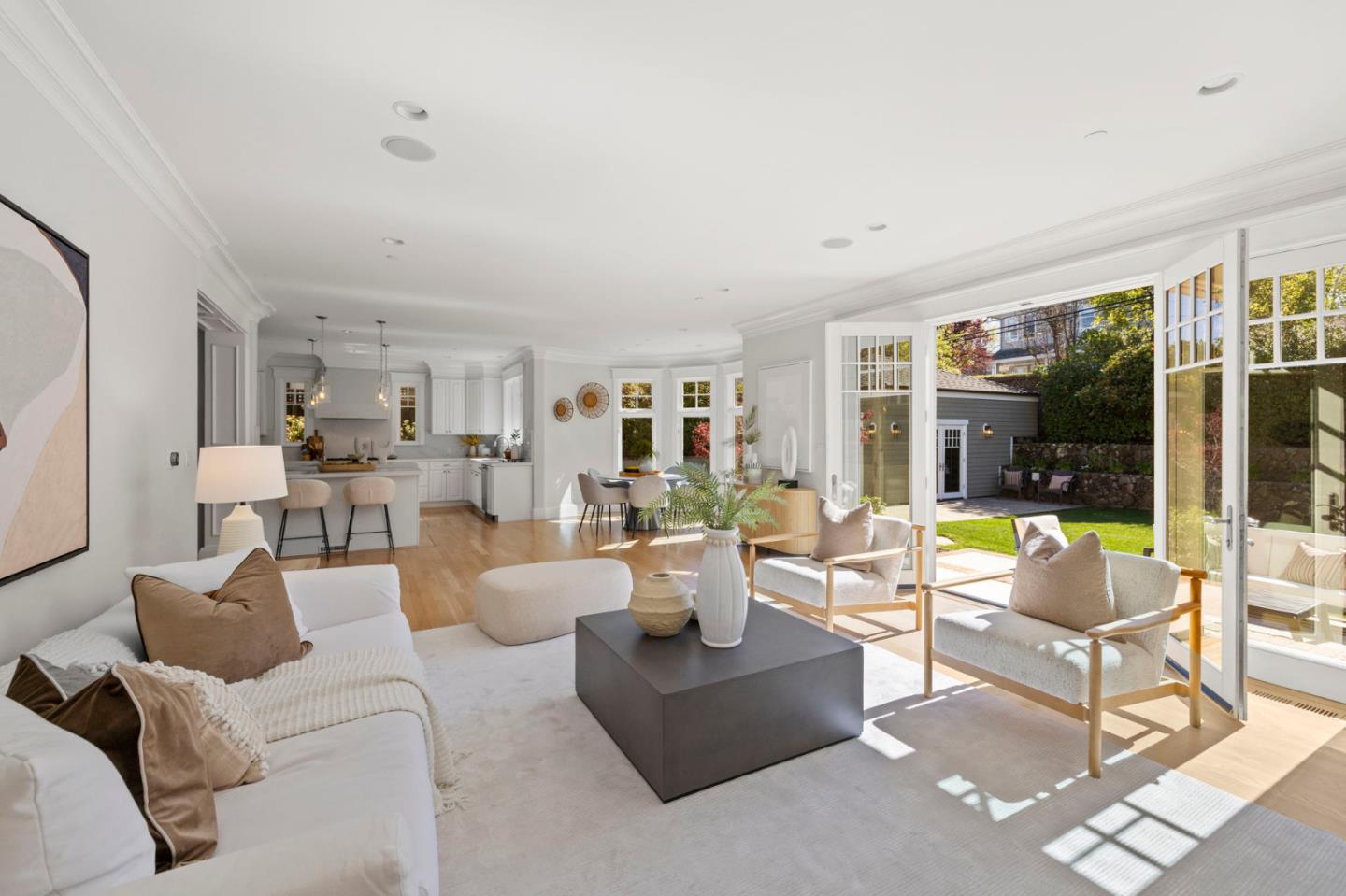 Detail Gallery Image 16 of 84 For 1425 Benito Ave, Burlingame,  CA 94010 - 5 Beds | 4/1 Baths