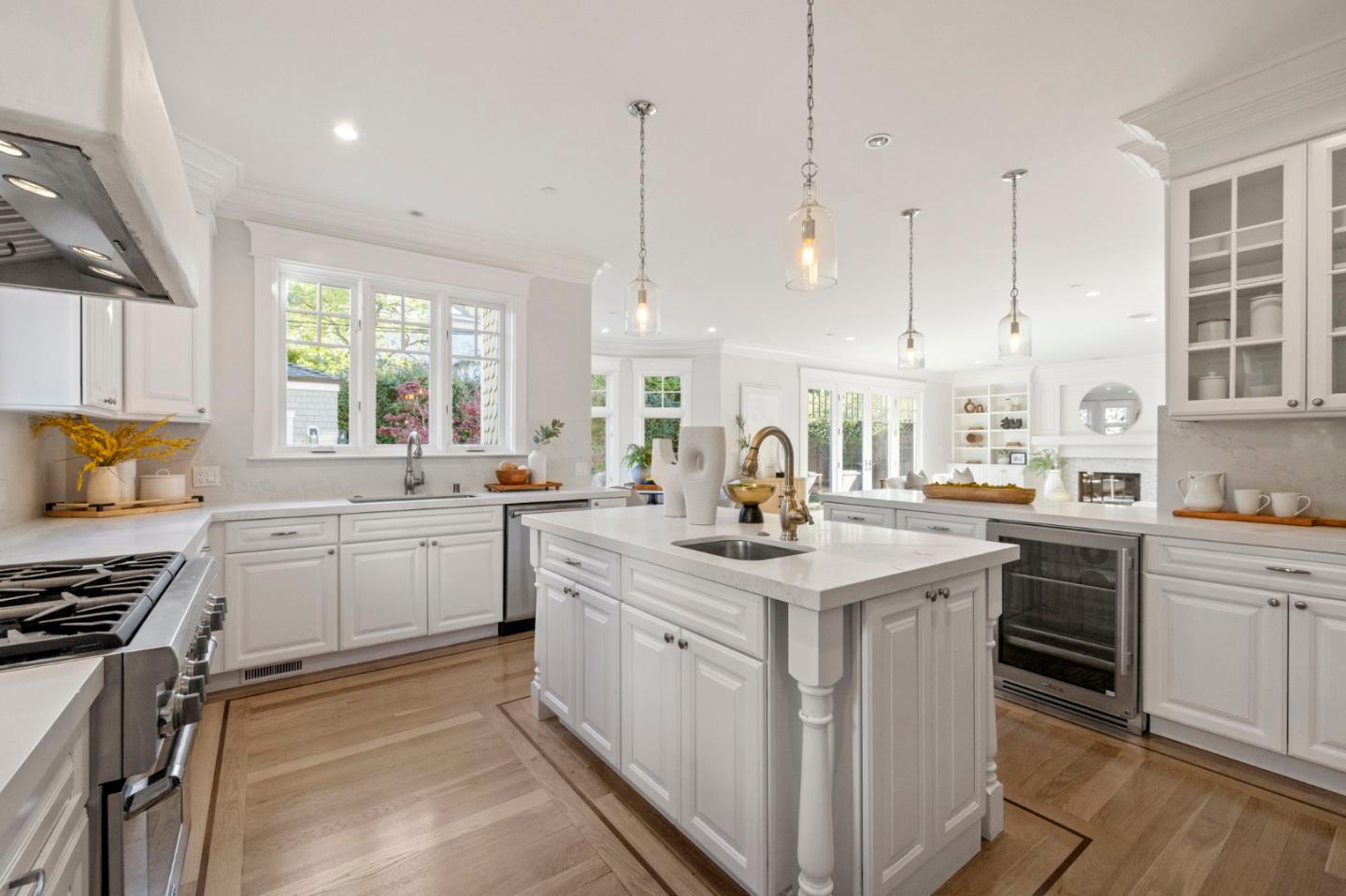 Detail Gallery Image 19 of 84 For 1425 Benito Ave, Burlingame,  CA 94010 - 5 Beds | 4/1 Baths