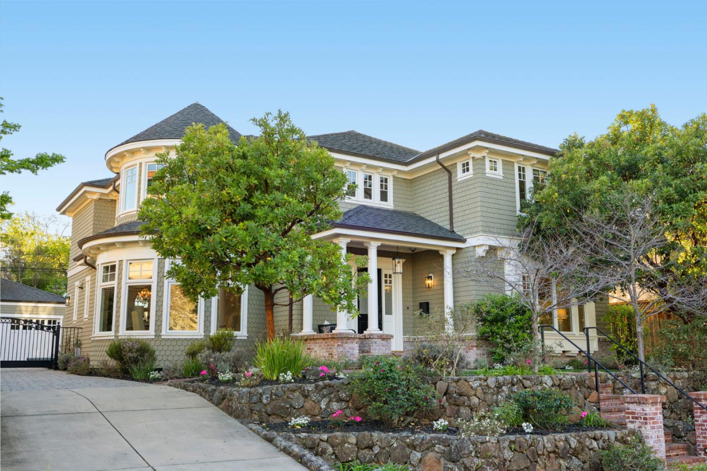 Detail Gallery Image 2 of 84 For 1425 Benito Ave, Burlingame,  CA 94010 - 5 Beds | 4/1 Baths