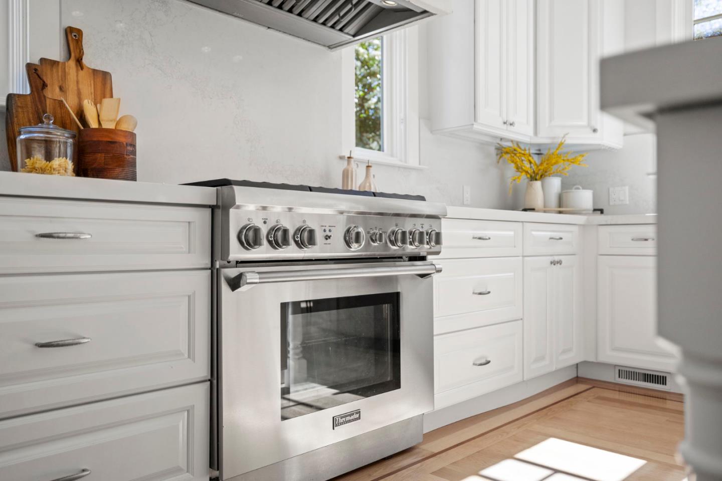 Detail Gallery Image 23 of 84 For 1425 Benito Ave, Burlingame,  CA 94010 - 5 Beds | 4/1 Baths