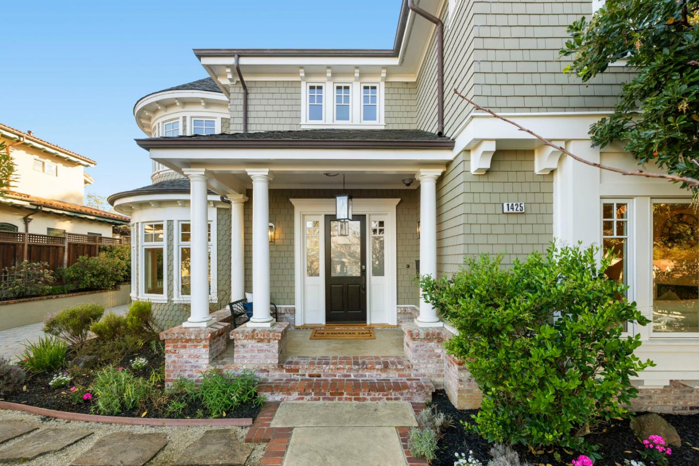 Detail Gallery Image 4 of 84 For 1425 Benito Ave, Burlingame,  CA 94010 - 5 Beds | 4/1 Baths