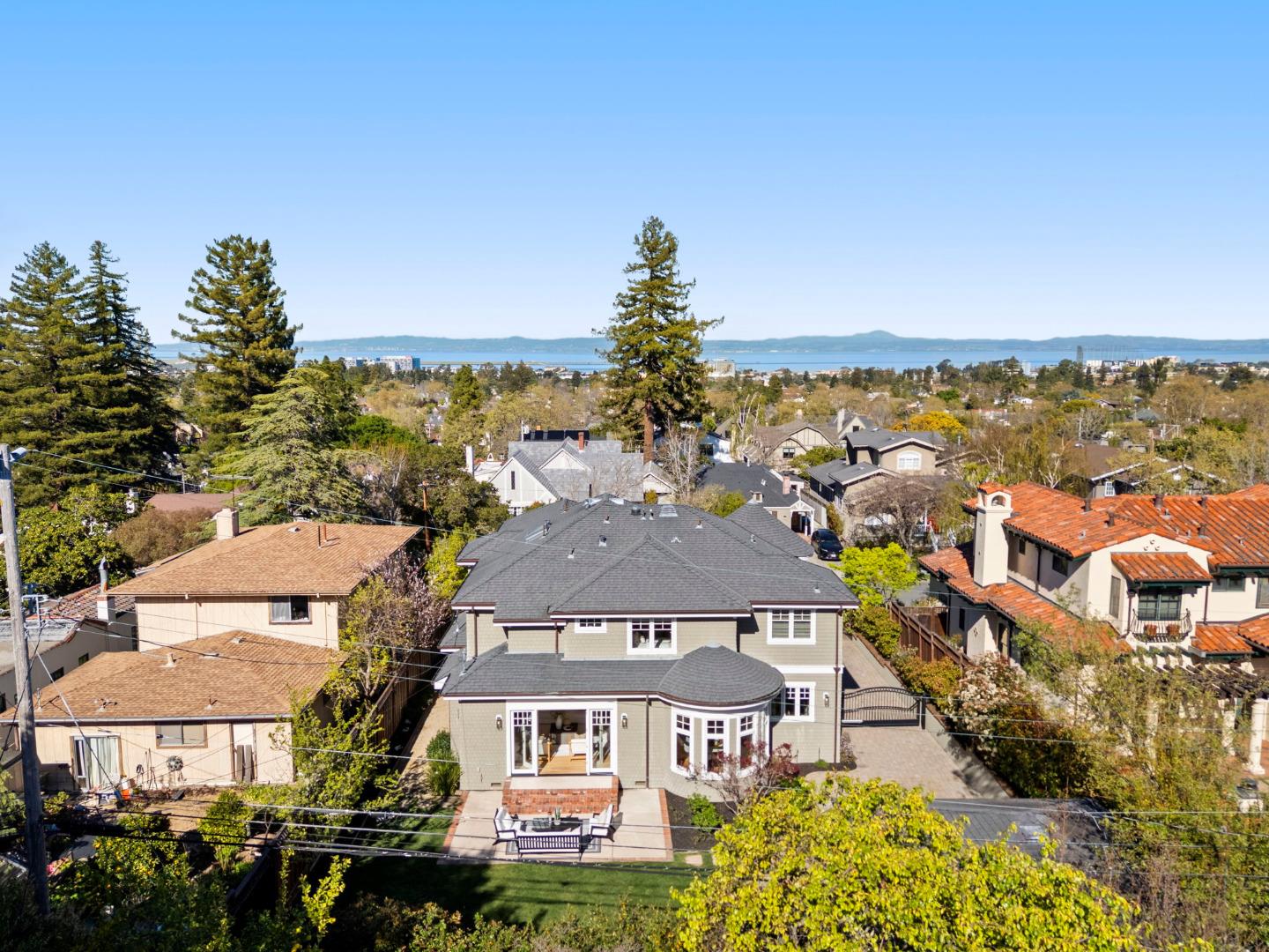 Detail Gallery Image 78 of 84 For 1425 Benito Ave, Burlingame,  CA 94010 - 5 Beds | 4/1 Baths