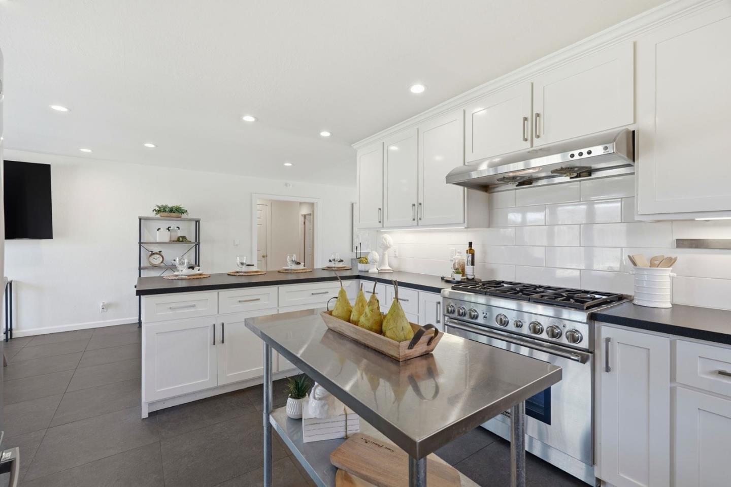 Detail Gallery Image 10 of 57 For 1523 Shaw Dr, San Jose,  CA 95118 - 4 Beds | 2/1 Baths