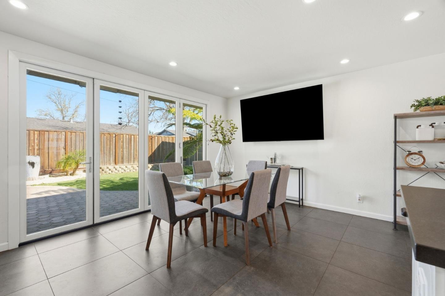 Detail Gallery Image 12 of 57 For 1523 Shaw Dr, San Jose,  CA 95118 - 4 Beds | 2/1 Baths