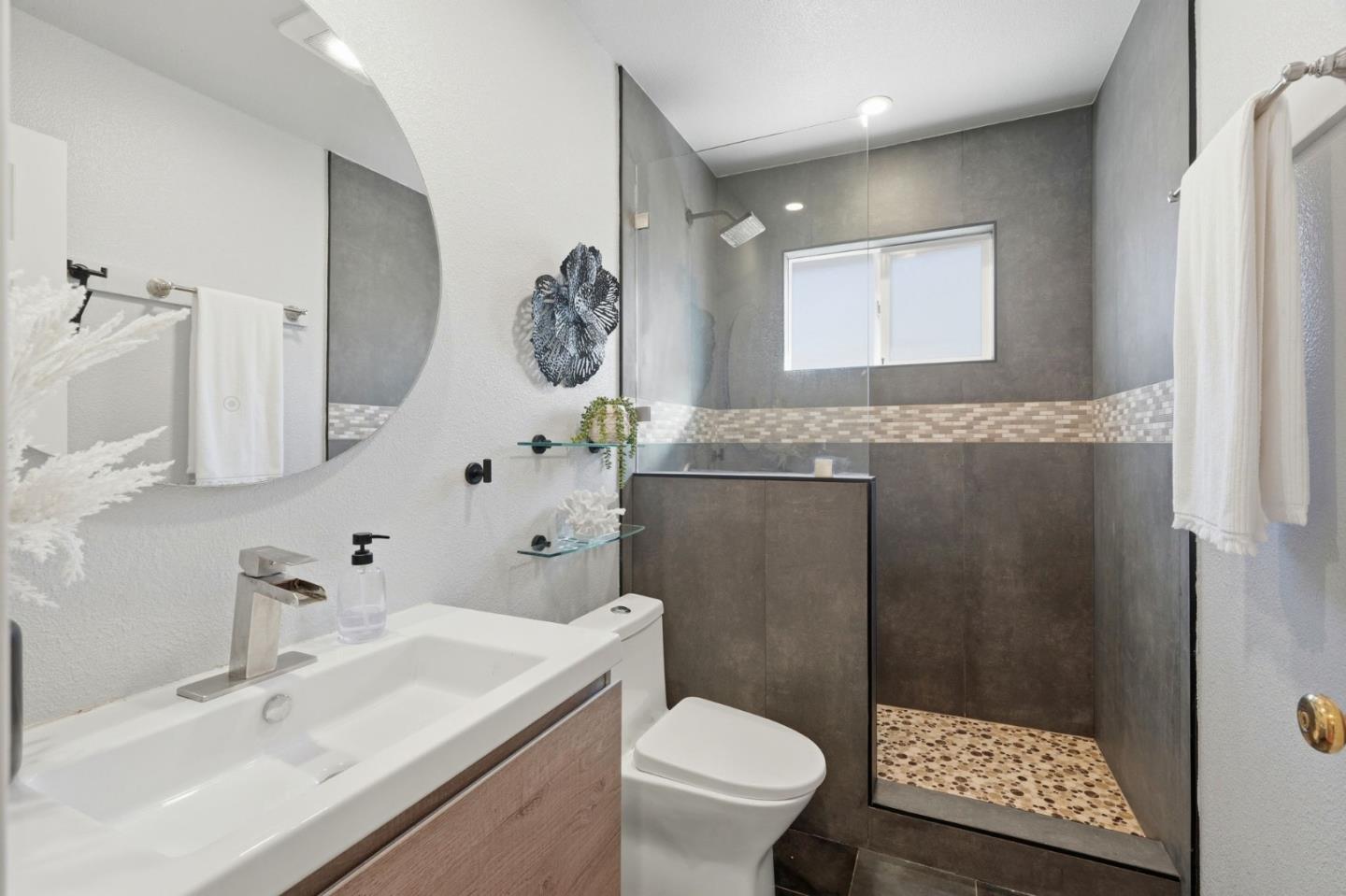 Detail Gallery Image 27 of 57 For 1523 Shaw Dr, San Jose,  CA 95118 - 4 Beds | 2/1 Baths