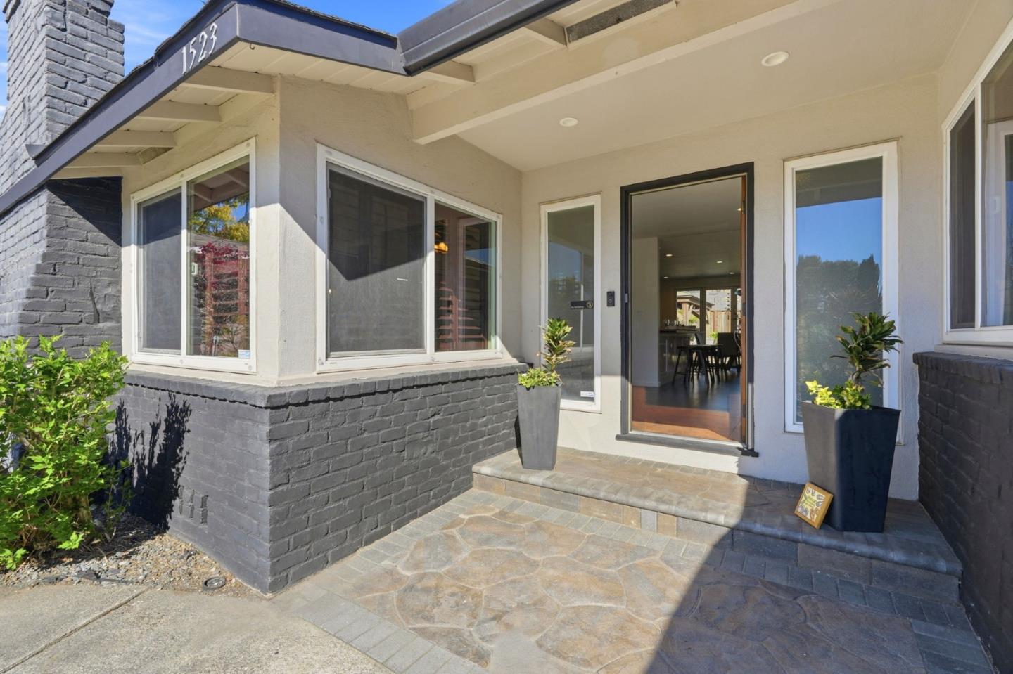 Detail Gallery Image 3 of 57 For 1523 Shaw Dr, San Jose,  CA 95118 - 4 Beds | 2/1 Baths