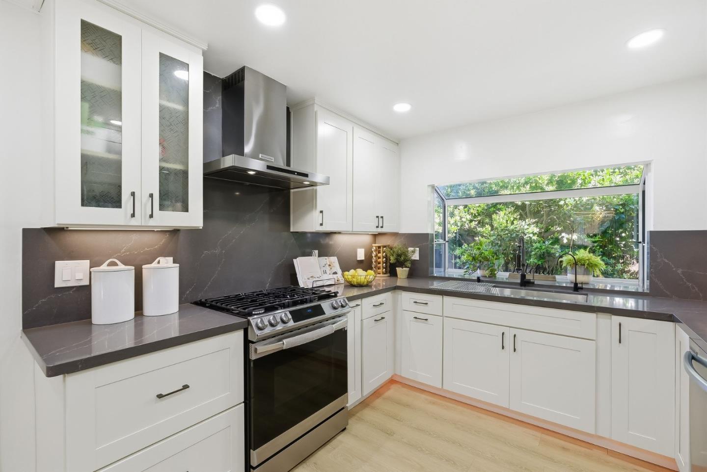 Detail Gallery Image 11 of 44 For 1396 Fallen Leaf, Milpitas,  CA 95035 - 3 Beds | 2 Baths