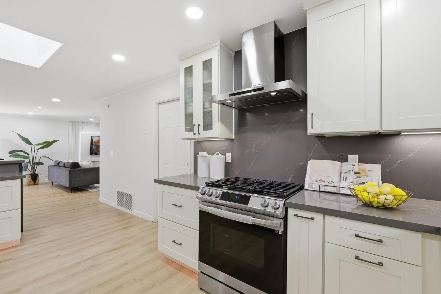 Detail Gallery Image 12 of 44 For 1396 Fallen Leaf, Milpitas,  CA 95035 - 3 Beds | 2 Baths