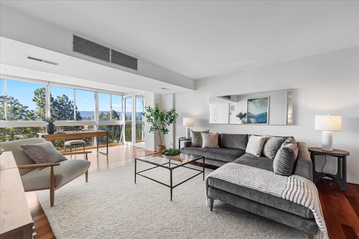 Front Image Thumbnail for ML82038543