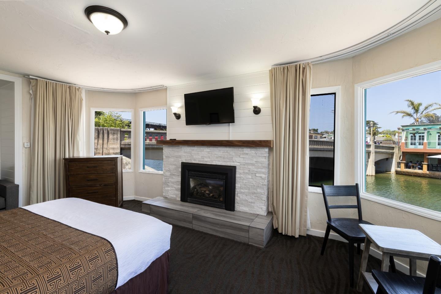 Detail Gallery Image 8 of 26 For 1500 Wharf Rd #12,  Capitola,  CA 95010 - 5 Beds | 2/1 Baths