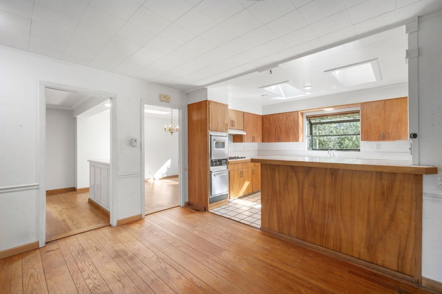 Detail Gallery Image 11 of 47 For 70 Tiptoe Ln, Burlingame,  CA 94010 - 3 Beds | 2 Baths