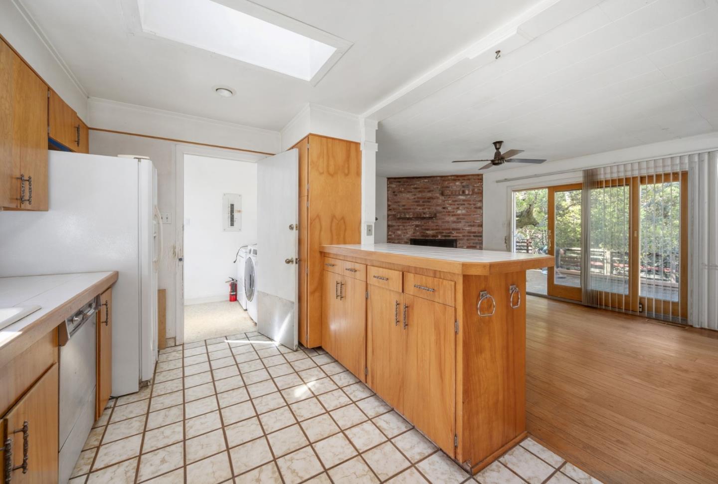 Detail Gallery Image 13 of 47 For 70 Tiptoe Ln, Burlingame,  CA 94010 - 3 Beds | 2 Baths