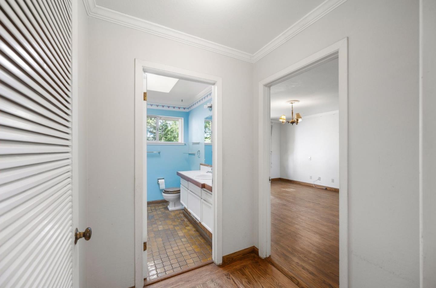 Detail Gallery Image 16 of 47 For 70 Tiptoe Ln, Burlingame,  CA 94010 - 3 Beds | 2 Baths