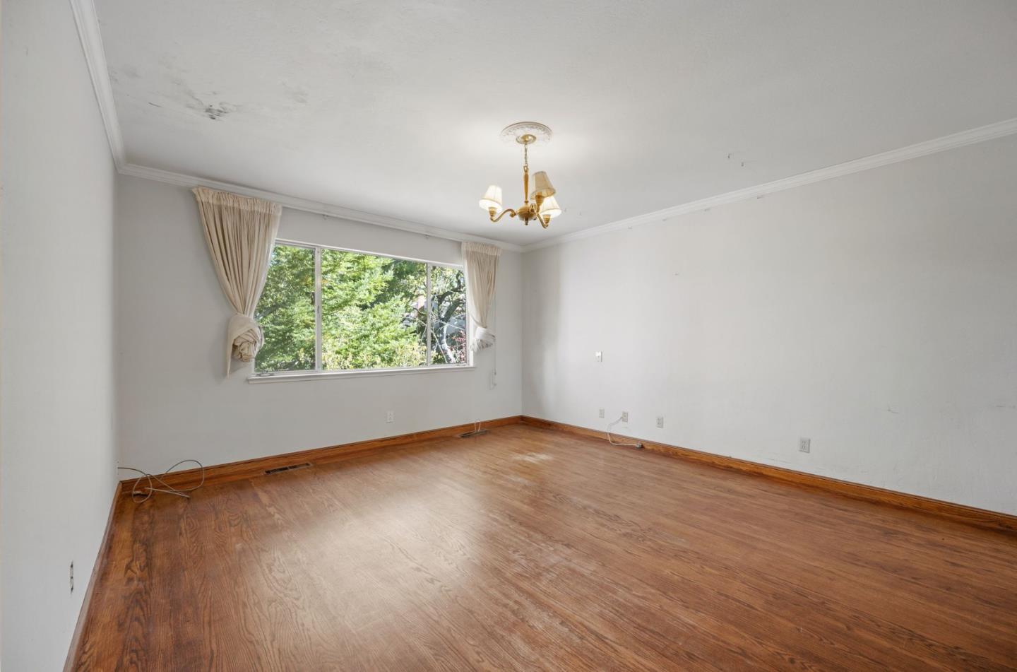 Detail Gallery Image 17 of 47 For 70 Tiptoe Ln, Burlingame,  CA 94010 - 3 Beds | 2 Baths