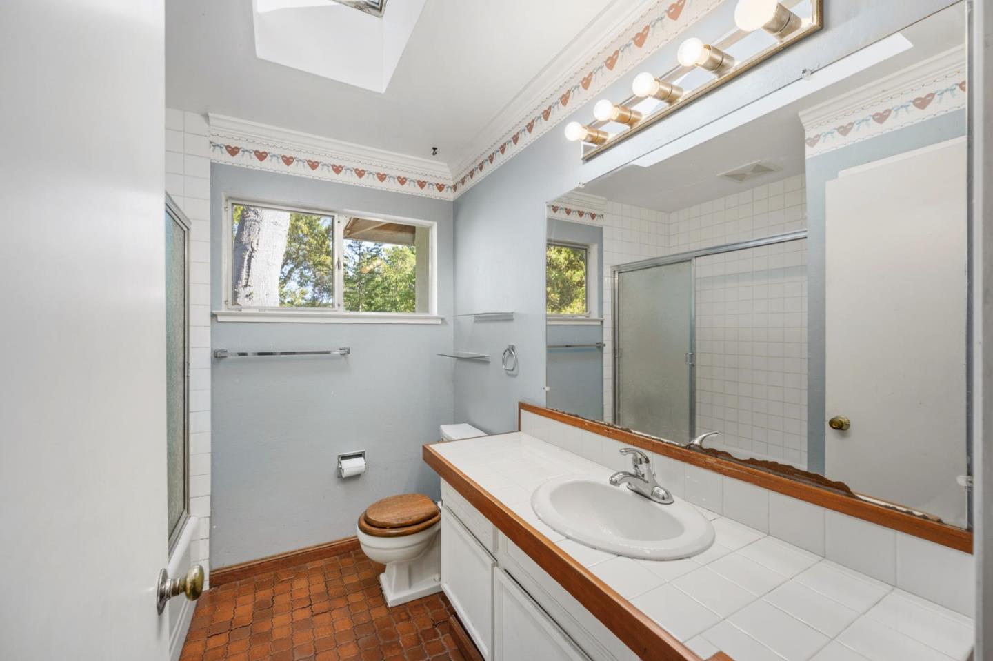 Detail Gallery Image 19 of 47 For 70 Tiptoe Ln, Burlingame,  CA 94010 - 3 Beds | 2 Baths