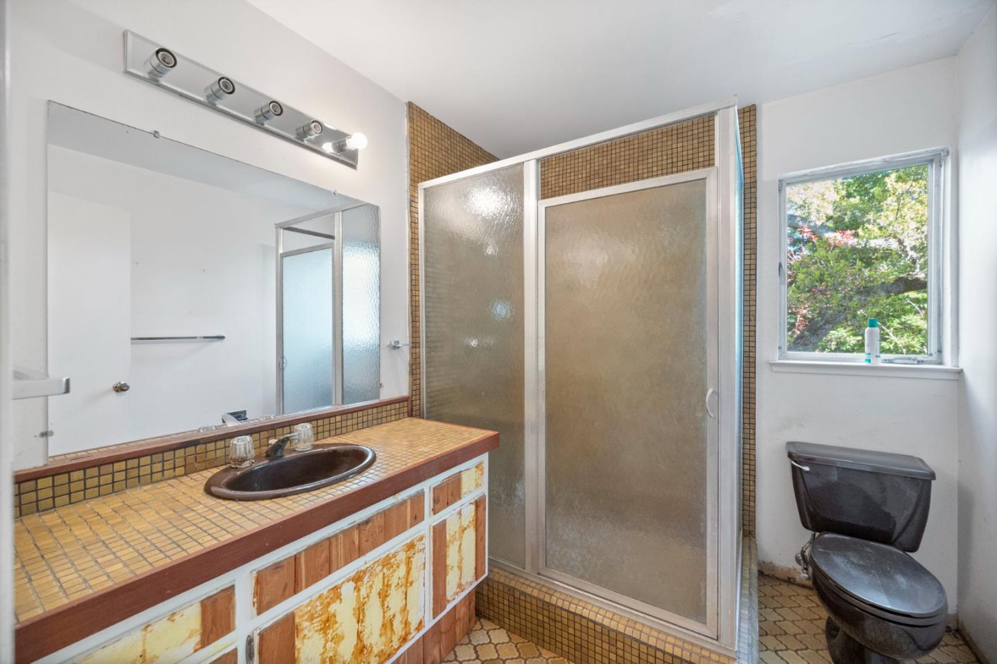 Detail Gallery Image 25 of 47 For 70 Tiptoe Ln, Burlingame,  CA 94010 - 3 Beds | 2 Baths