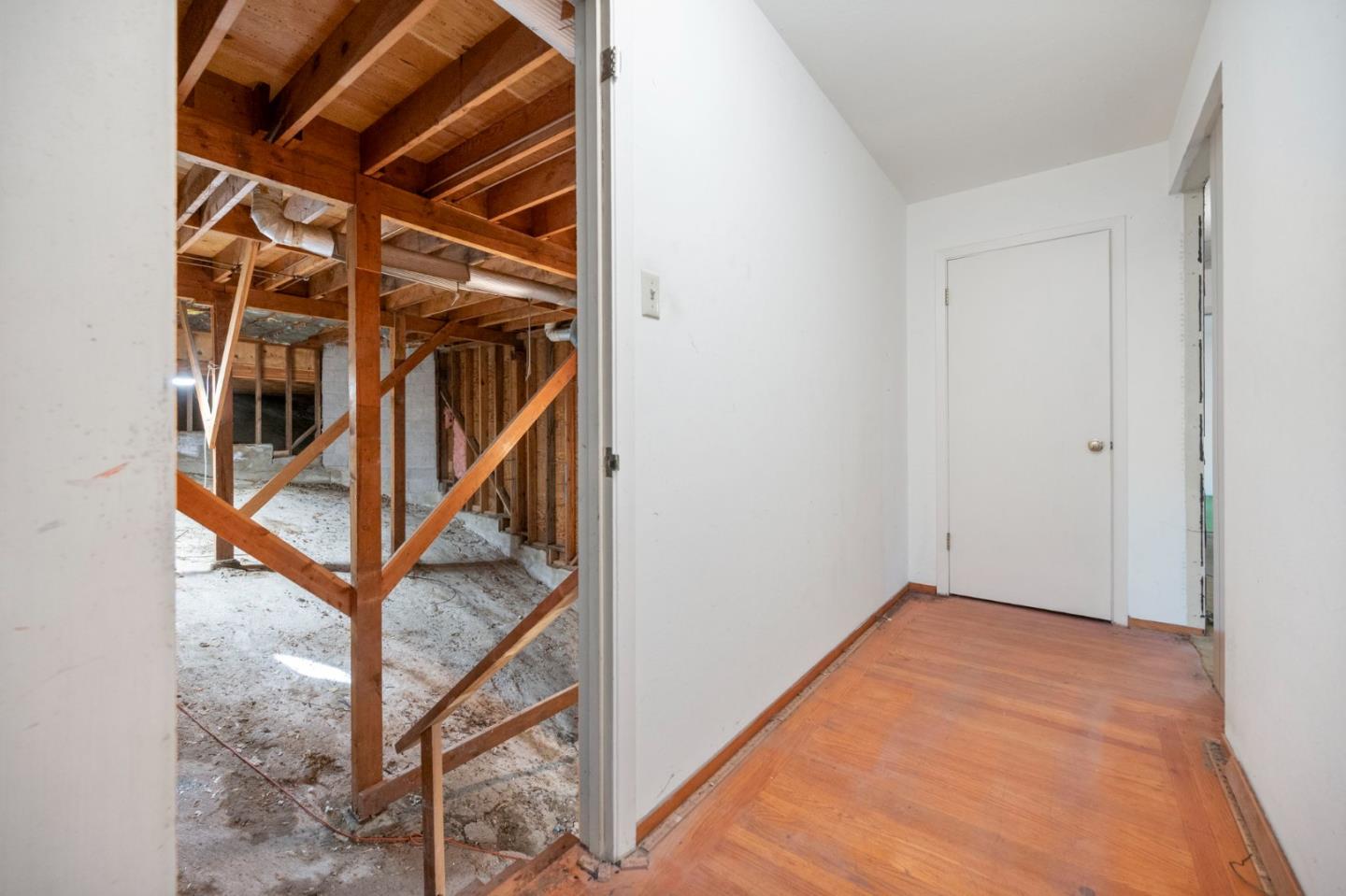 Detail Gallery Image 28 of 47 For 70 Tiptoe Ln, Burlingame,  CA 94010 - 3 Beds | 2 Baths