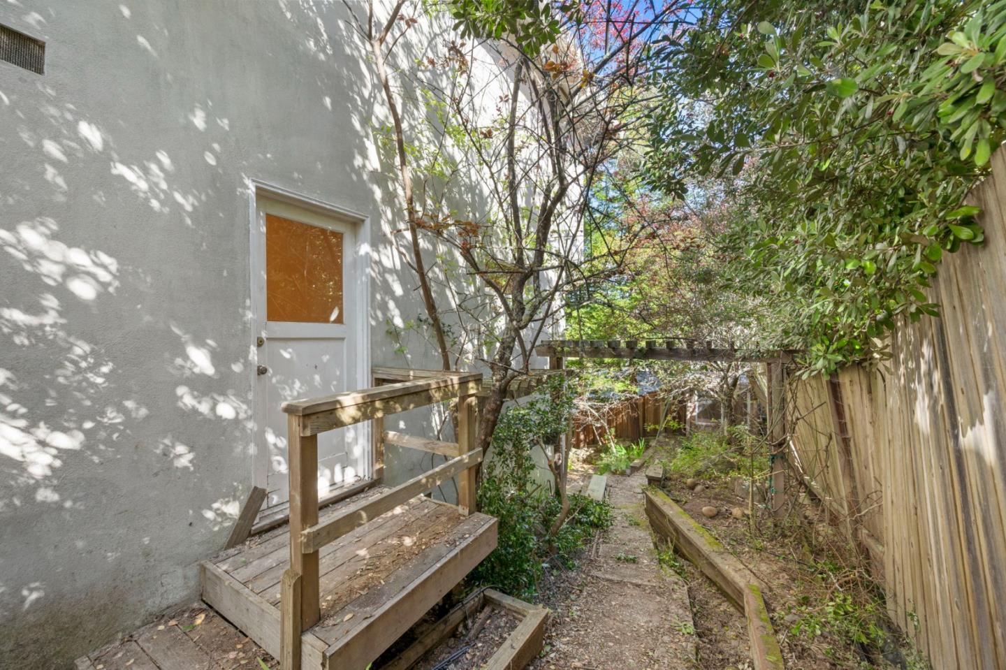 Detail Gallery Image 32 of 47 For 70 Tiptoe Ln, Burlingame,  CA 94010 - 3 Beds | 2 Baths