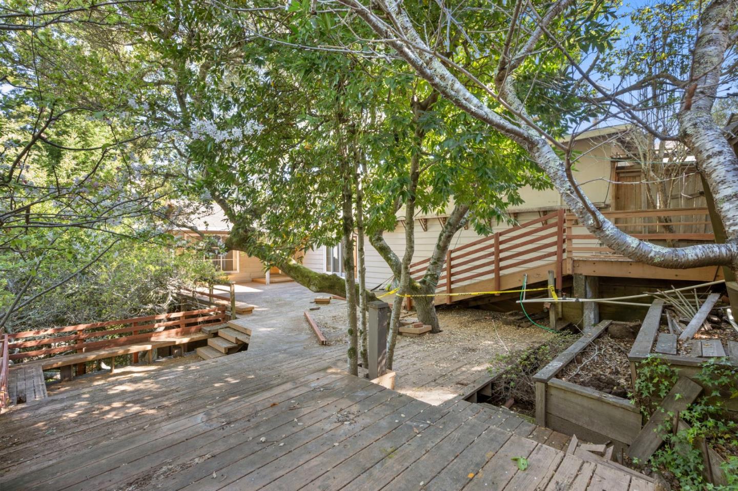 Detail Gallery Image 4 of 47 For 70 Tiptoe Ln, Burlingame,  CA 94010 - 3 Beds | 2 Baths