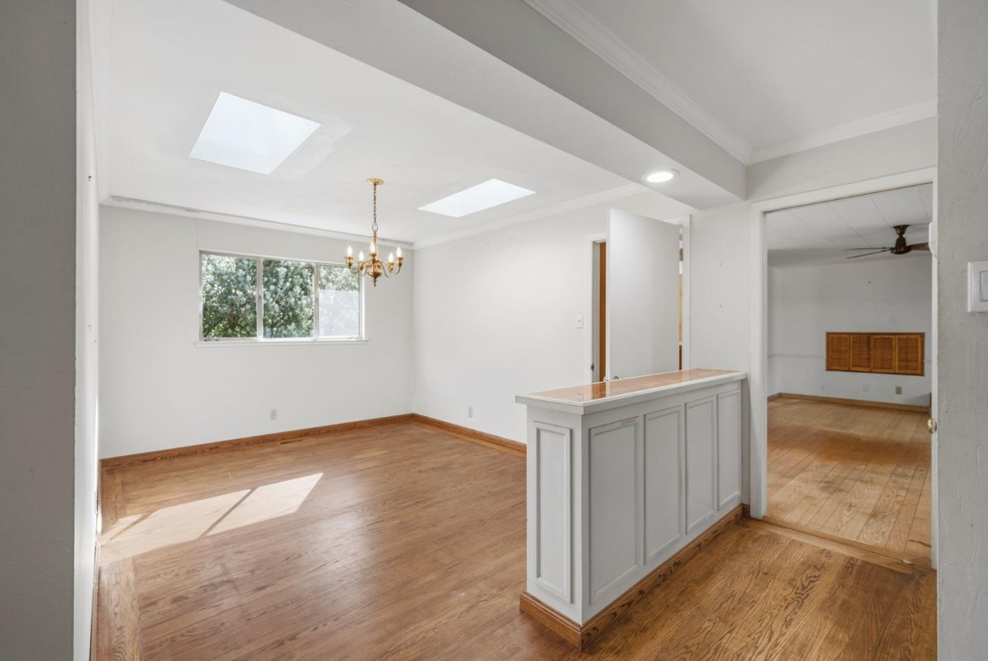 Detail Gallery Image 8 of 47 For 70 Tiptoe Ln, Burlingame,  CA 94010 - 3 Beds | 2 Baths