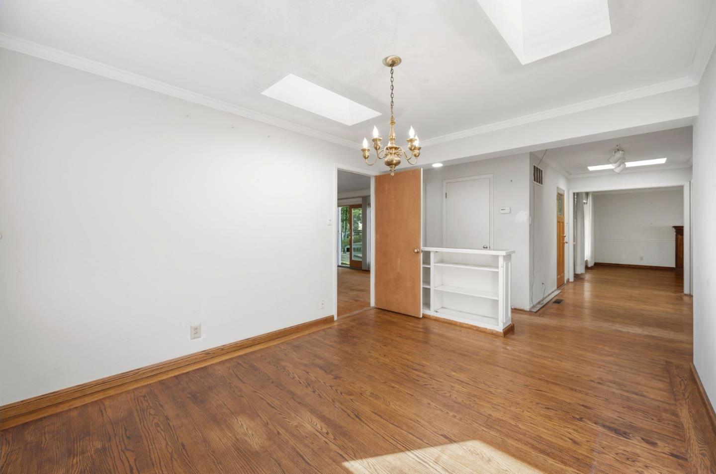 Detail Gallery Image 9 of 47 For 70 Tiptoe Ln, Burlingame,  CA 94010 - 3 Beds | 2 Baths