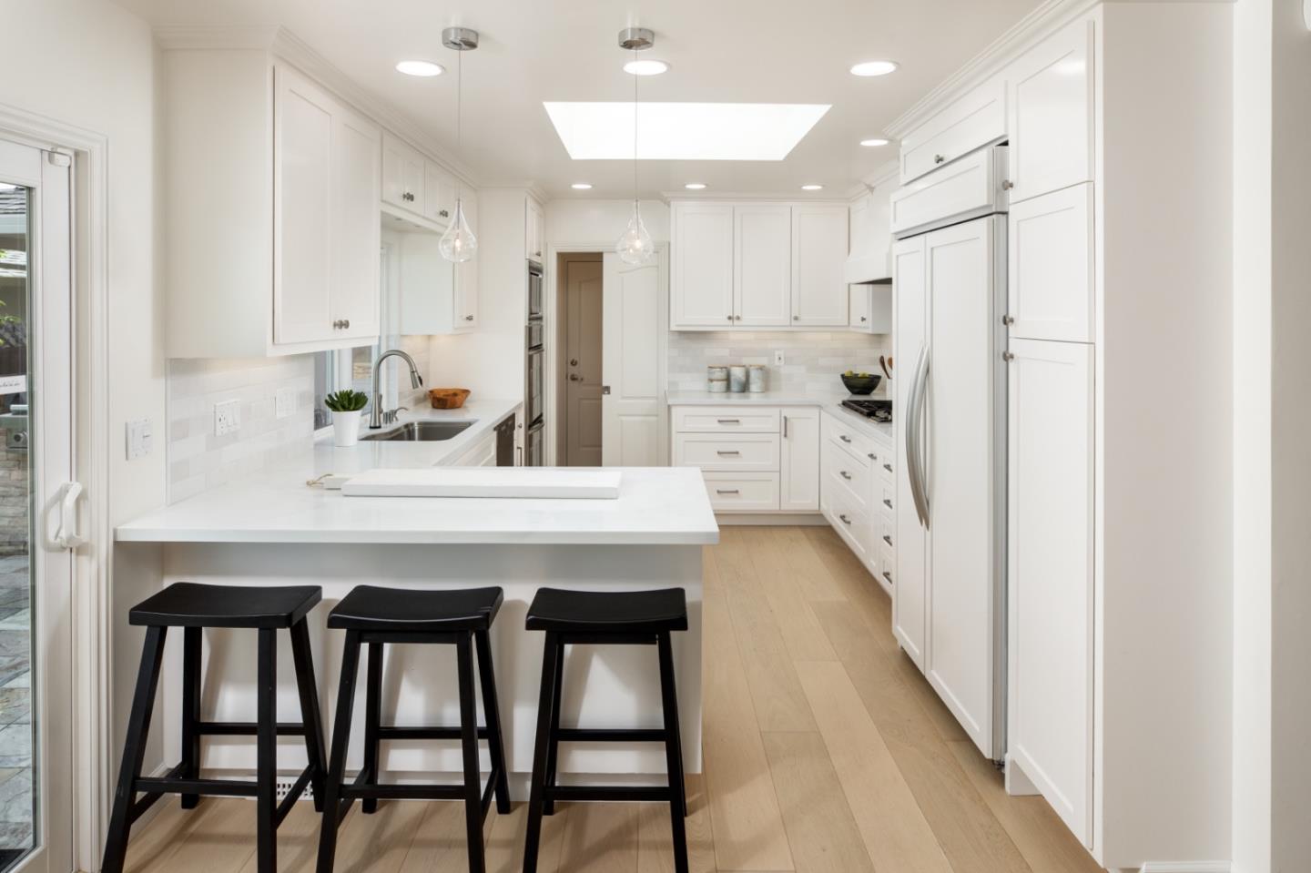 Detail Gallery Image 5 of 32 For 3342 Melendy Dr, San Carlos,  CA 94070 - 4 Beds | 2/1 Baths