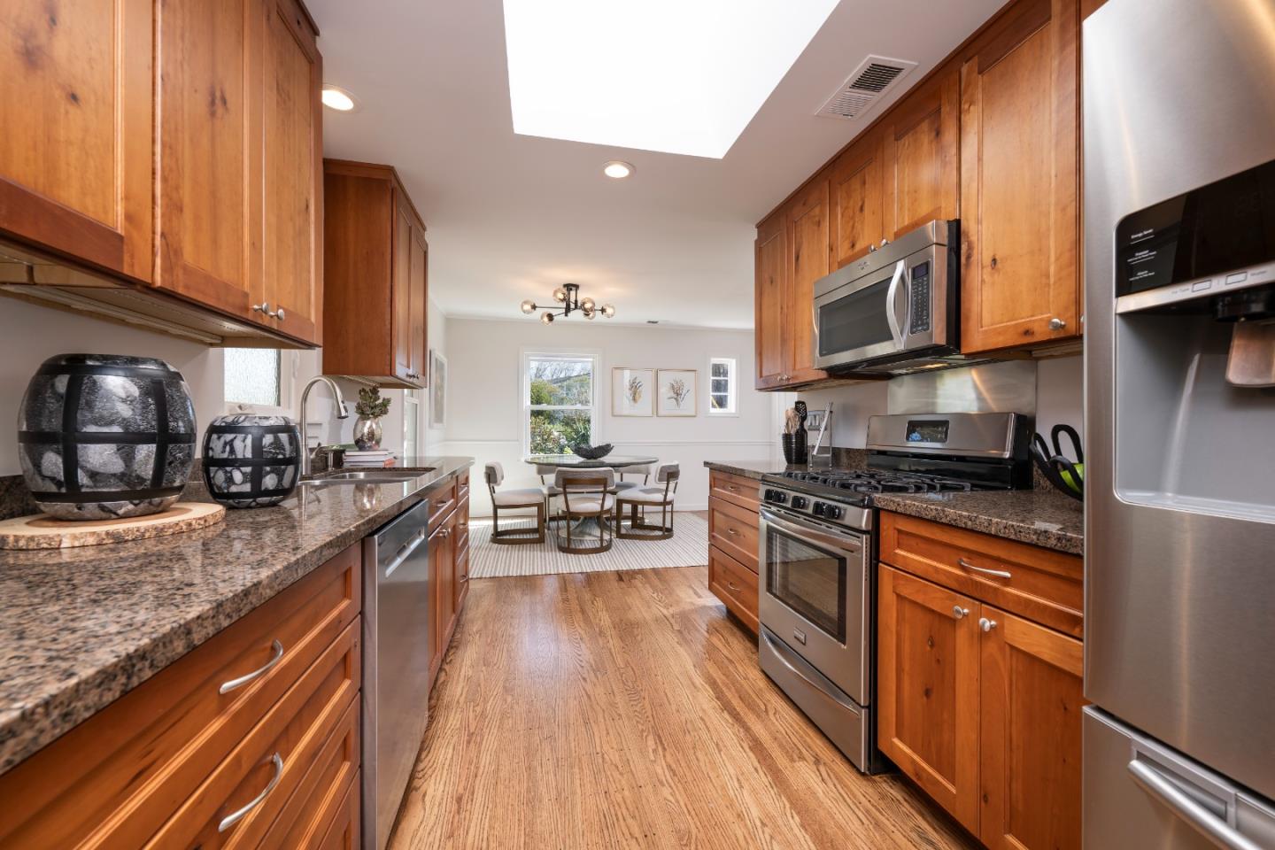 Detail Gallery Image 11 of 25 For 3 Delmar Ct, Redwood City,  CA 94063 - 3 Beds | 1 Baths
