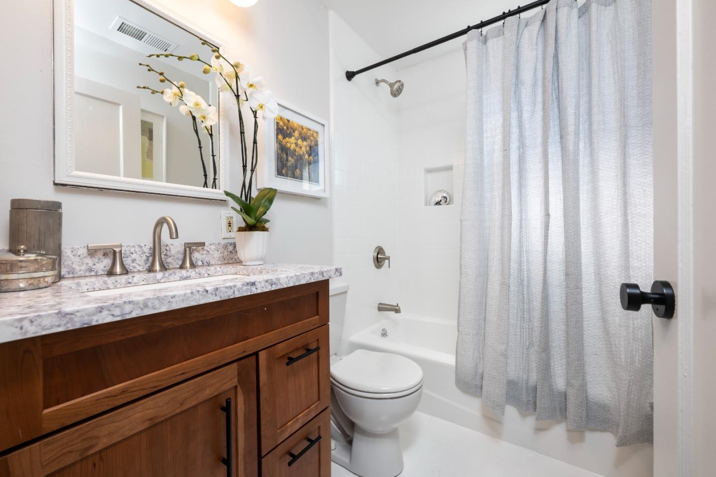 Detail Gallery Image 15 of 25 For 3 Delmar Ct, Redwood City,  CA 94063 - 3 Beds | 1 Baths
