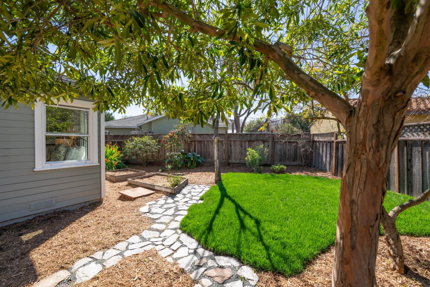 Detail Gallery Image 18 of 25 For 3 Delmar Ct, Redwood City,  CA 94063 - 3 Beds | 1 Baths