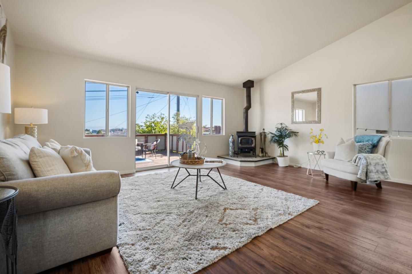 Detail Gallery Image 5 of 38 For 486 Hawthorne Ave, San Bruno,  CA 94066 - 3 Beds | 2 Baths