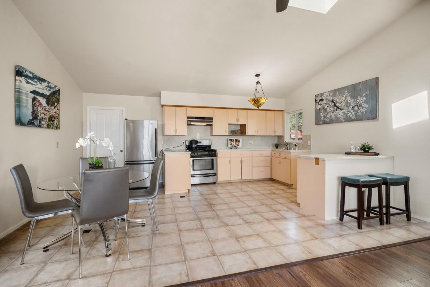 Detail Gallery Image 9 of 38 For 486 Hawthorne Ave, San Bruno,  CA 94066 - 3 Beds | 2 Baths